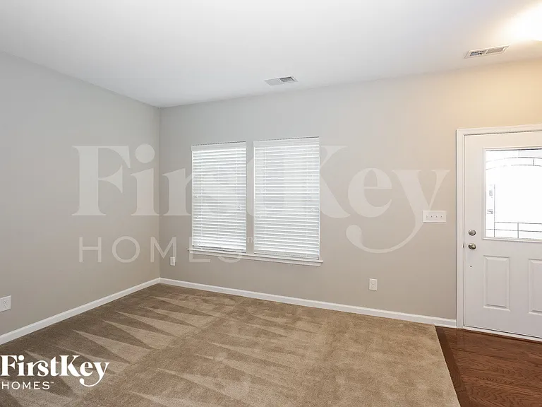 3232 Oulten St — Photo 4