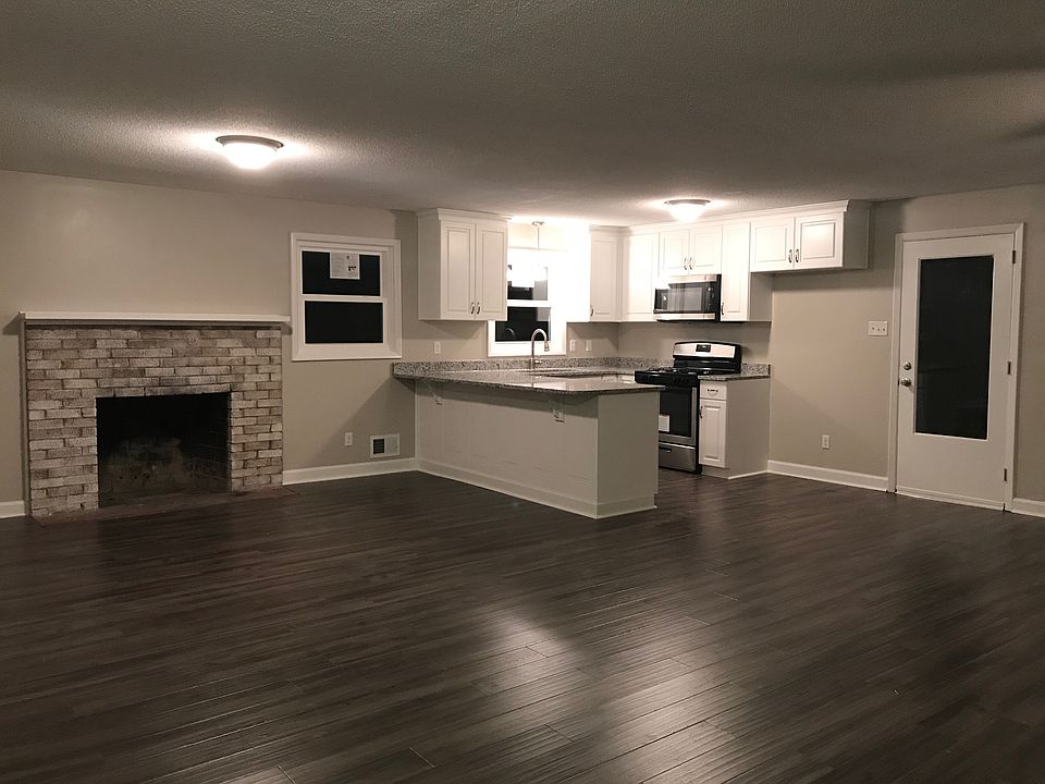 2nd image of 3140 7th Street Dr NE
