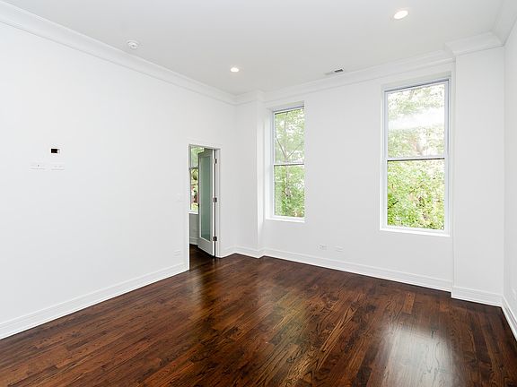 5th image of 2026 N Sheffield Ave APT 2F