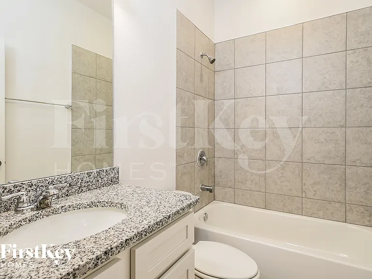 1585 Isleta Loop — Photo 14