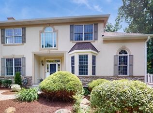 26 Young Ct, Chester, NJ 07930