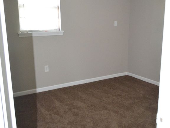 4th image of 229-231 Maple Grove Way #3B-1BA-1100SQFT