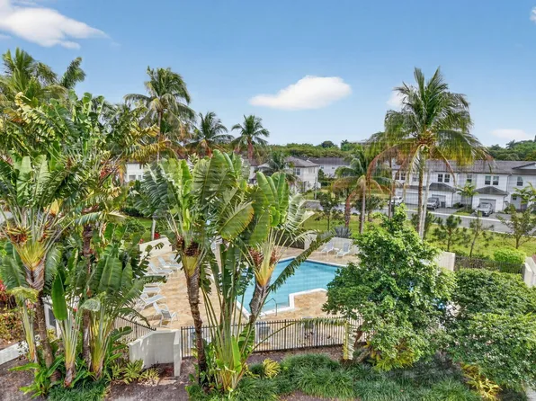 5851 Camino Del Sol Apt 402, Boca Raton, FL 33433