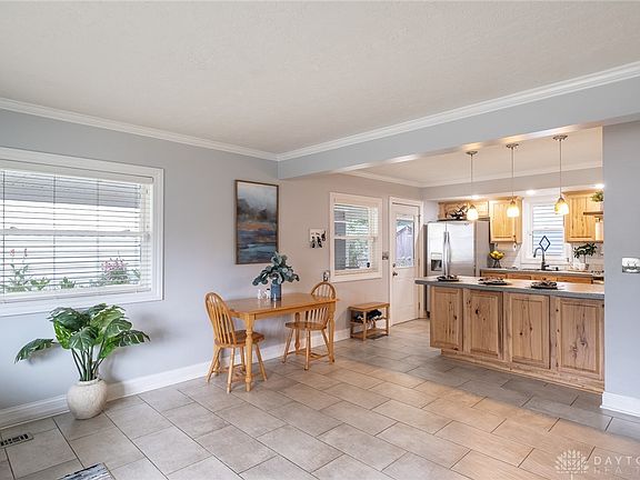 3rd image of 1031 Mendota Ct