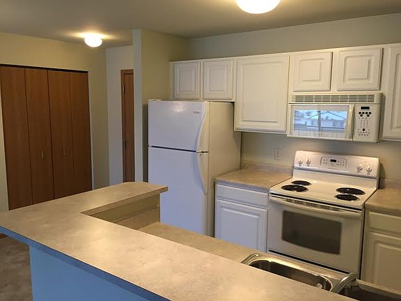 3rd image of 200 Prairie Heights Dr APT 300