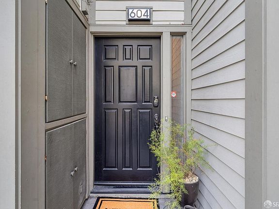 3rd image of 604 Clarendon Ave