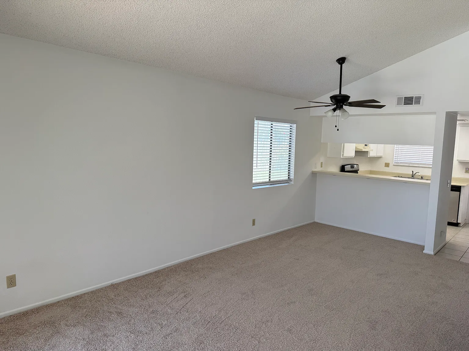 2 bed, 966 sqft, $1,995 — Photo 3