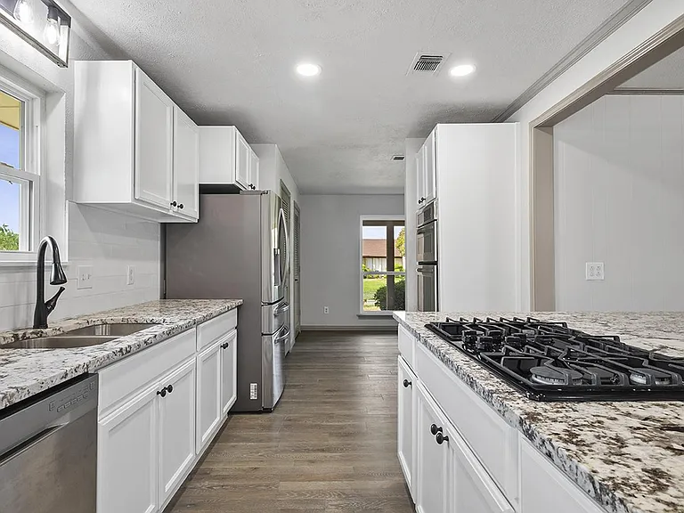1908 Glencove Cir — Photo 4