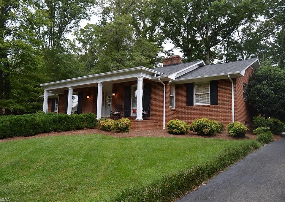 1st image of 284 Pineview Dr