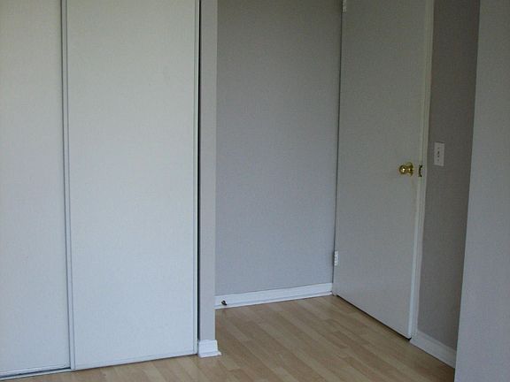5th image of 81 Townsgate Dr #306
