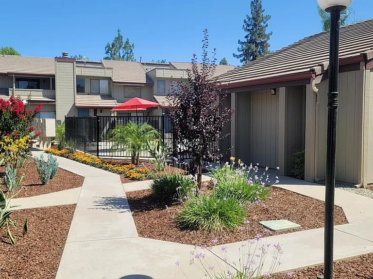 4301 California Ave #21 — Photo 2