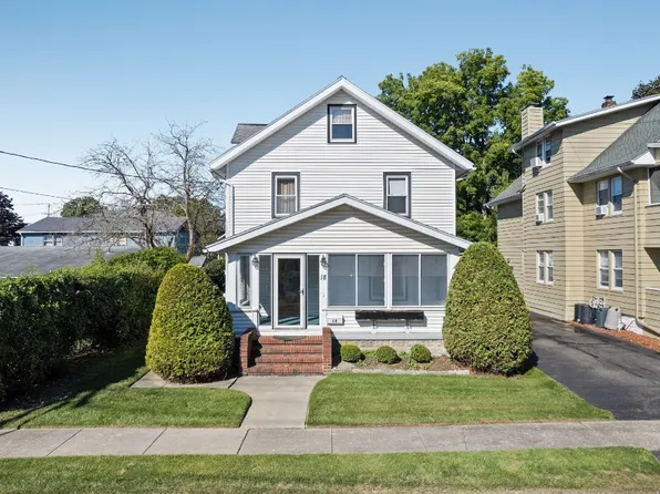 18 Badger Ave, Endicott, NY 13760