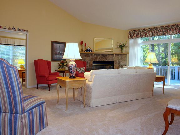 5th image of 14 Kent Ct