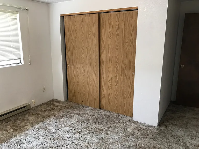 330 NE C St — Photo 11