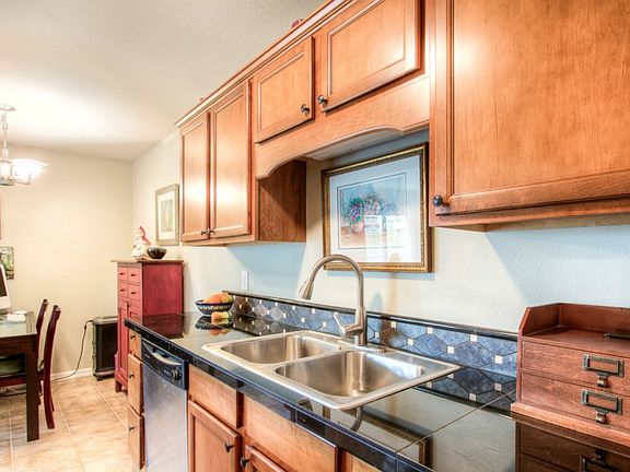 5th image of 1113 Kirkland Ave APT 6A