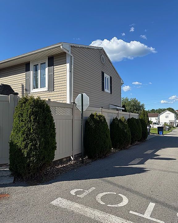 2nd image of 104 1/2 Maryland Ave