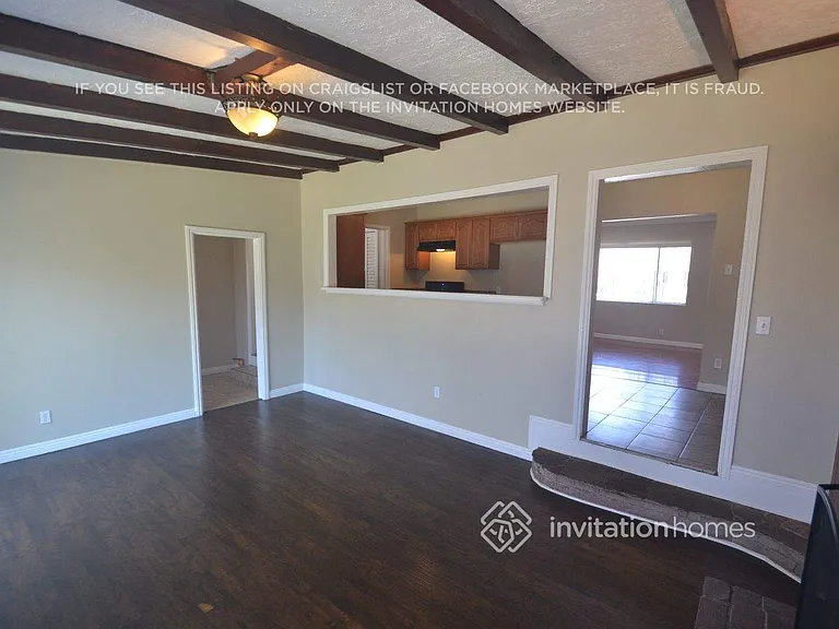 10307 Doty Ave — Photo 4