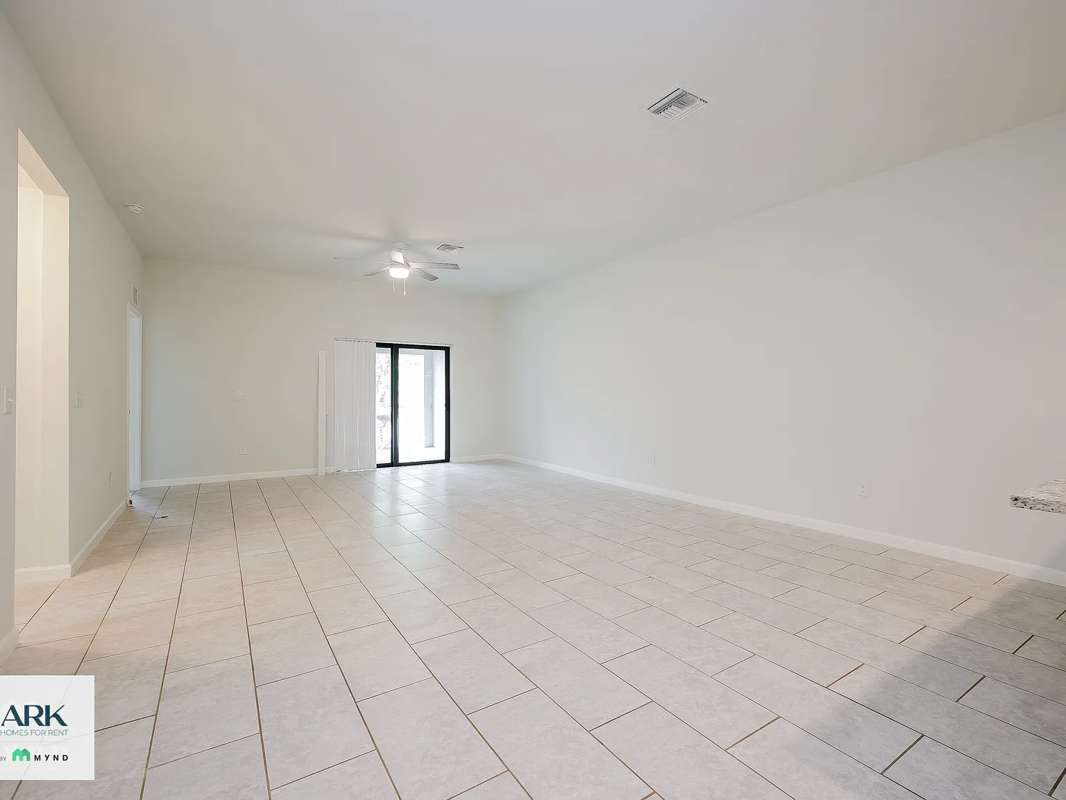 3 bed, 2.0 bath, 1247 sqft, $2,049 — Photo 3