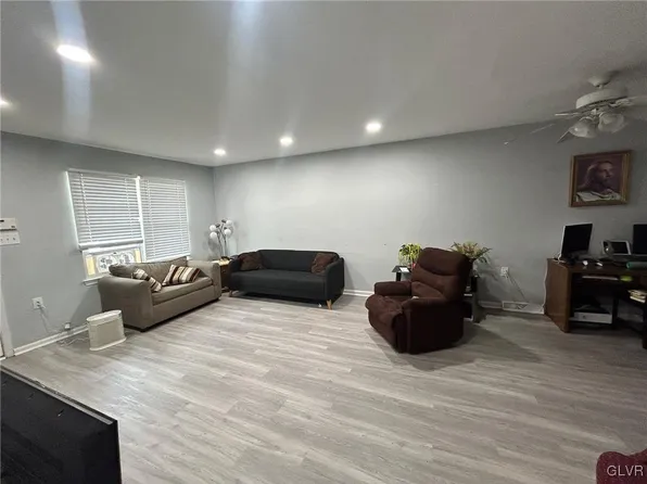 2858 Rhonda Ln, Allentown, PA 18103