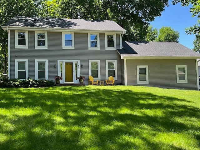 1st image of 605 Jewel Ln N