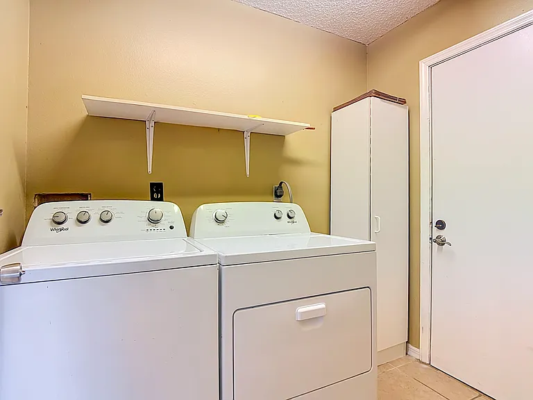 2108 Jonathan Ln — Photo 24