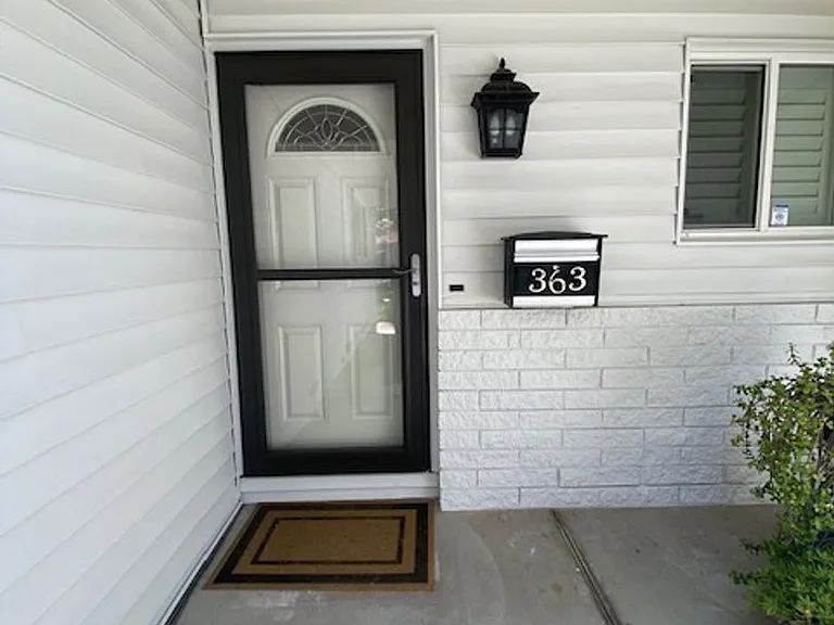 363 Helen Way — Photo 3