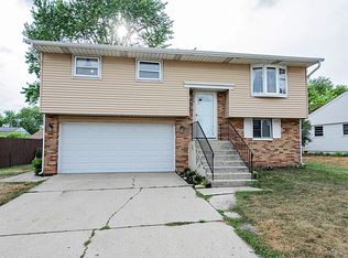 710 Dexter Ave, Romeoville, IL 60446