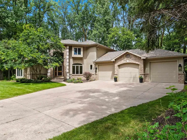 712 Wilderness Ct, Neenah, WI 54956