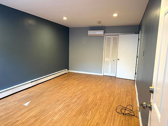 2nd image of 1727 W North Shore Ave APT 2R