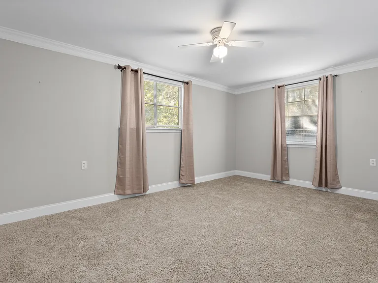 1005 Oakland Dr — Photo 12