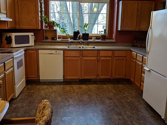 4th image of 303 Burlington St E