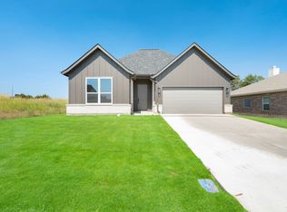 301 Kelcey Ct, Trenton, TX 75490