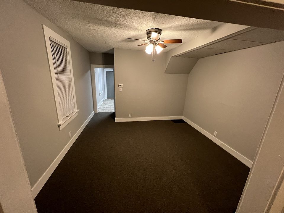 2nd room looking toward kitchen