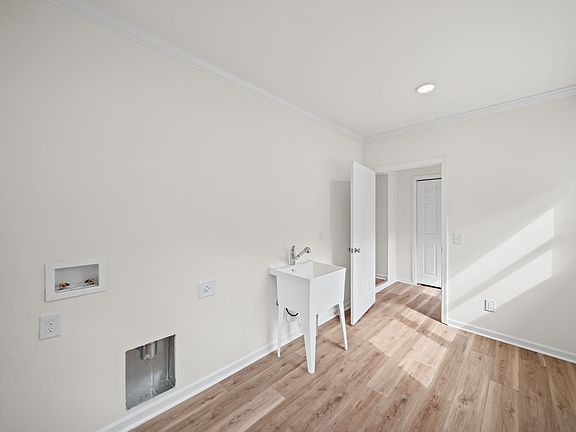 4th image of 817 Corriher St