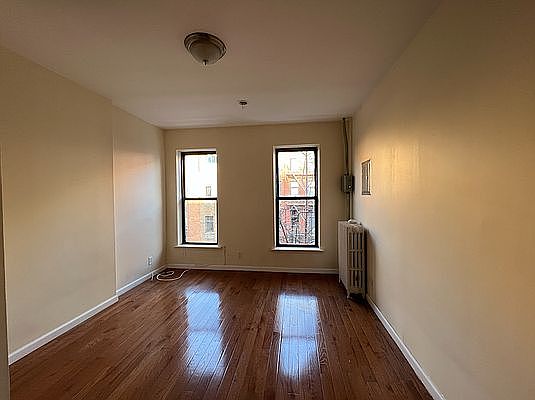 3rd image of 446 W 46th St APT 9