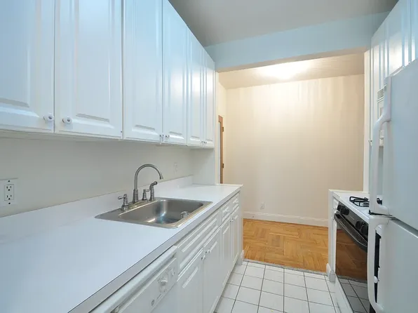 100 East 208th Street 3D image 2 of 9