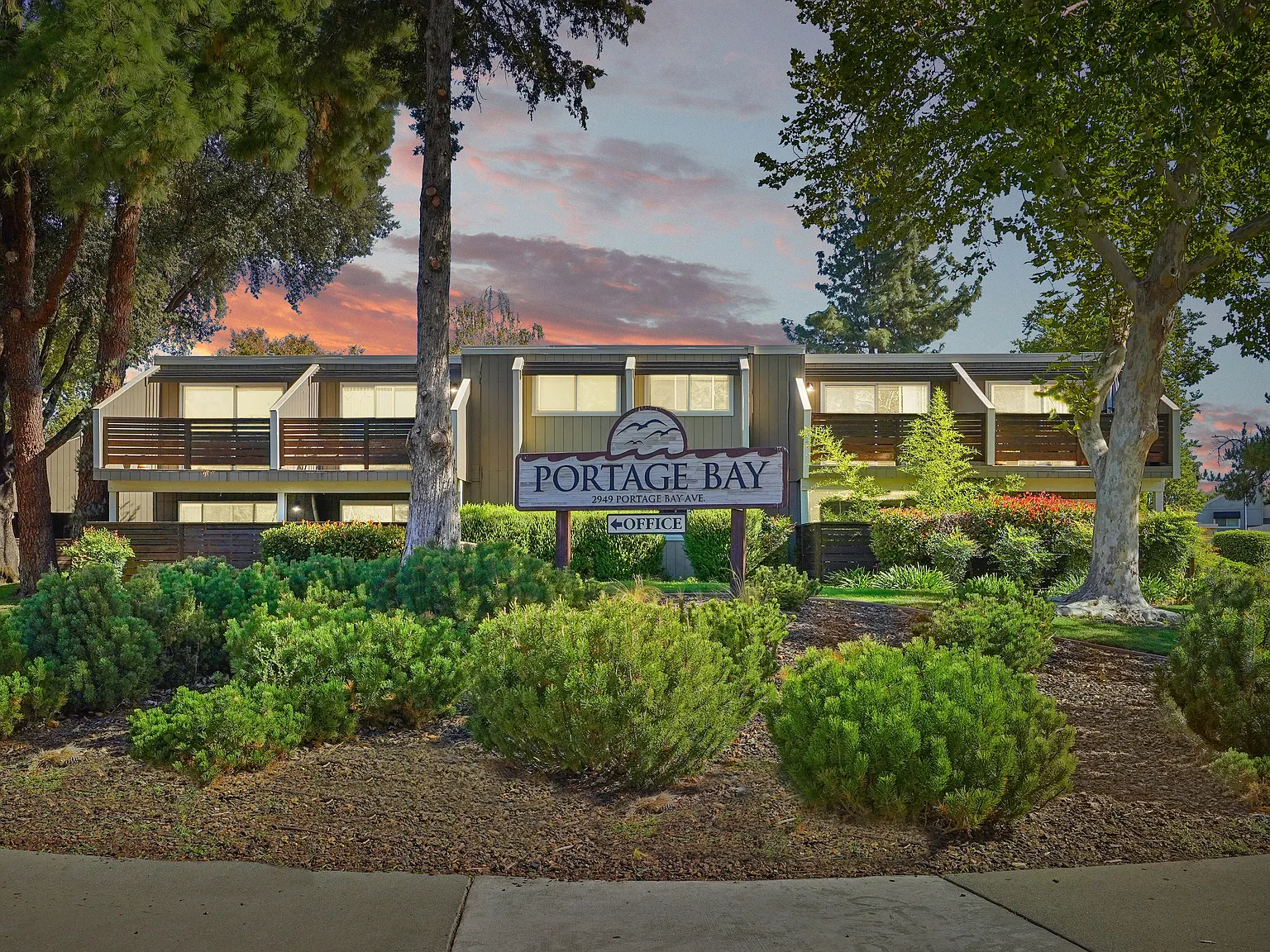 Portage Bay Apartments — Photo 2
