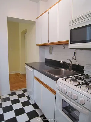 Rented by City Connections Realty | media 19