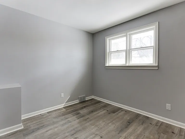 427 Woodcrest Ave #MAIN FLOOR — Photo 11