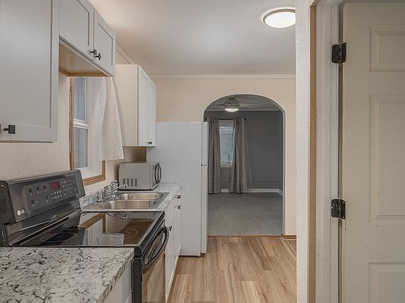 3rd image of 2022 Blueberry St