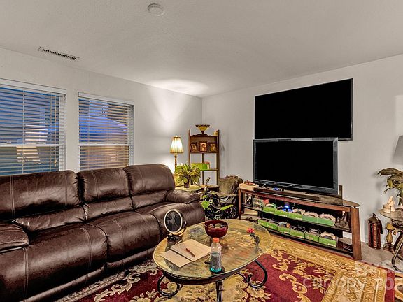5th image of 3124 Pikes Peak Dr