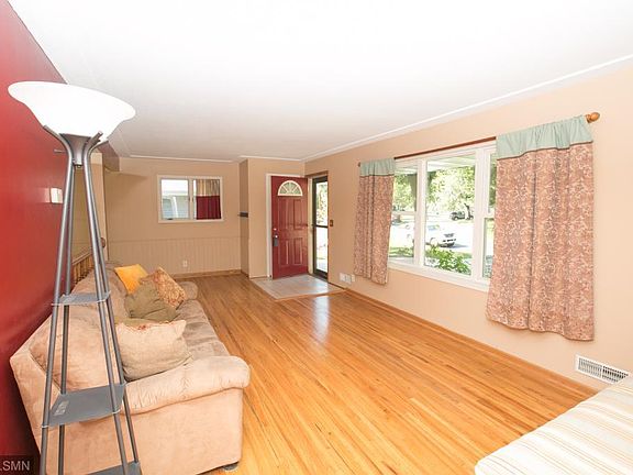 5th image of 10643 Monroe Dr NE
