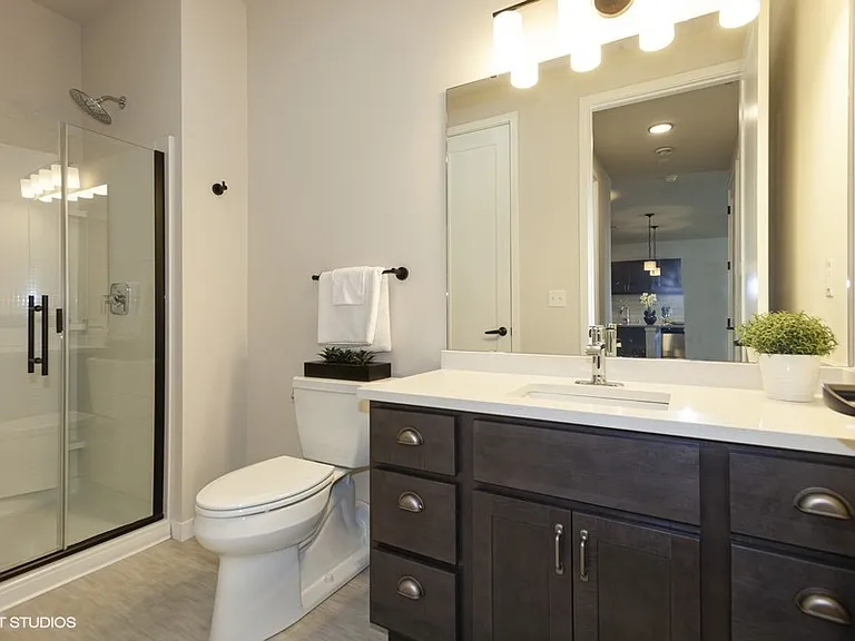 Harmonee Square Apartments — Photo 11