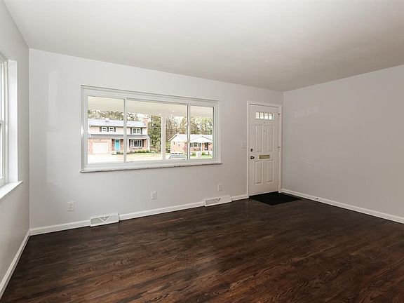 5th image of 8889 Brittany Dr