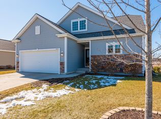 N8041 Timber Ridge Dr, Ixonia, WI 53036