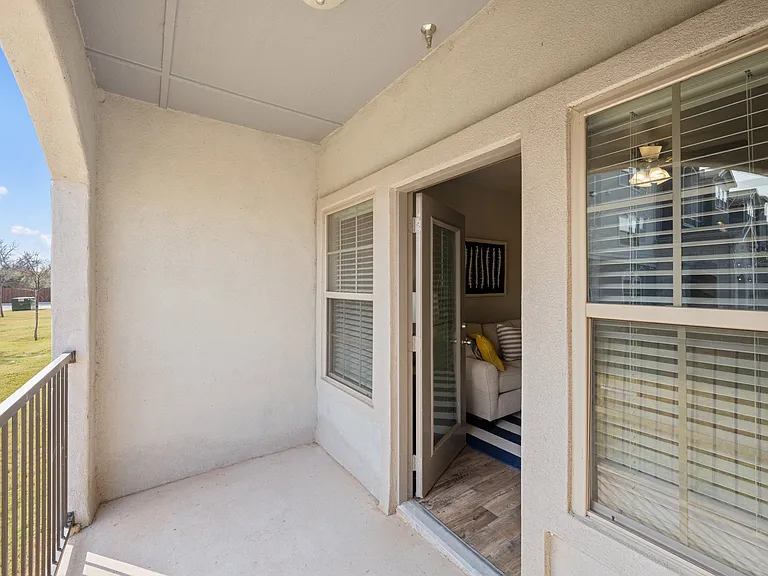Lake Villas Apartments — Photo 16