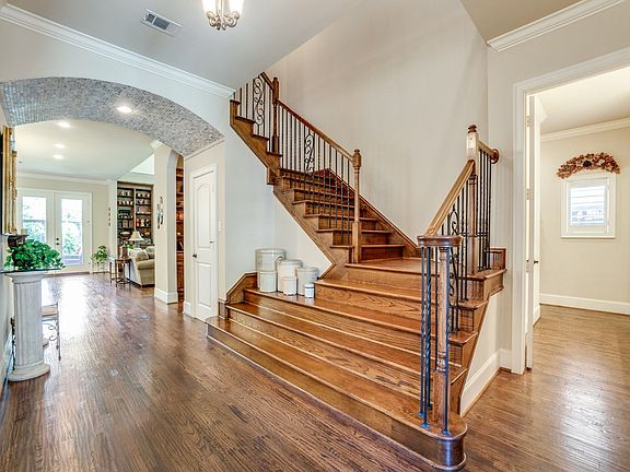 3rd image of 6146 Belmont Ave
