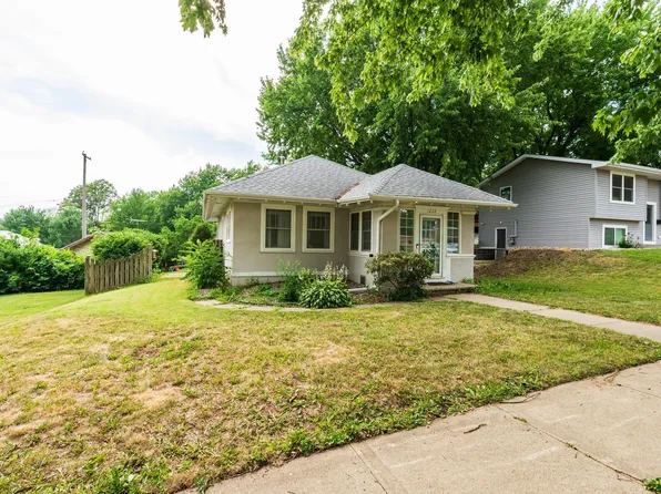 1027 1st Ave SE, Le Mars, IA 51031