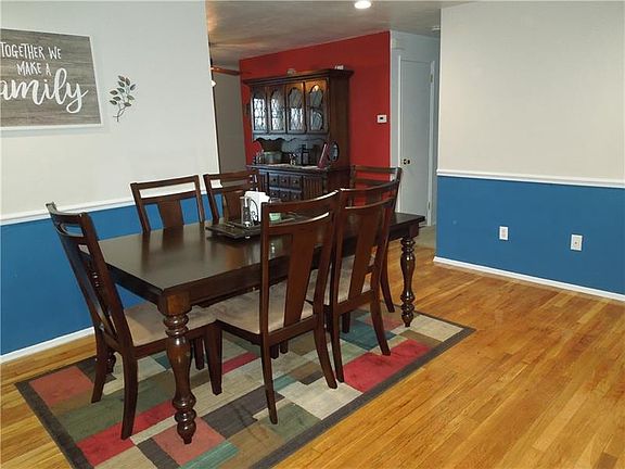 3rd image of 418 College Park Dr