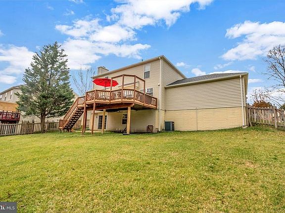3rd image of 20 Sydney Ln